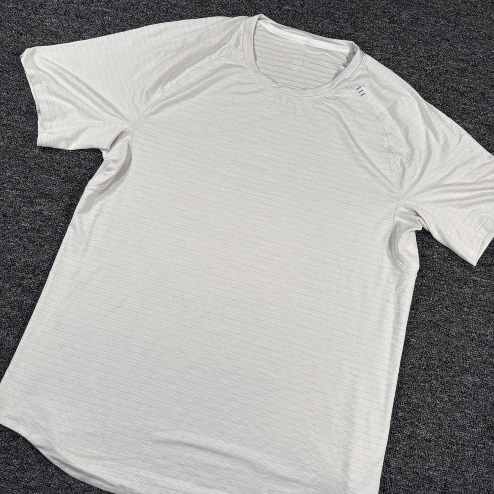 Lululemon Metal Vent Tech Shirt Mens Large Gray Short Sleeve Activewear